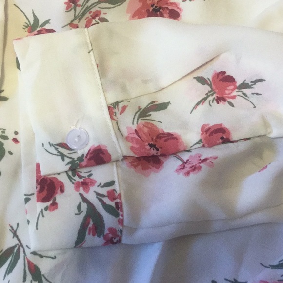❌DONATED❌White Floral Button Down Tie Top - Picture 6 of 8